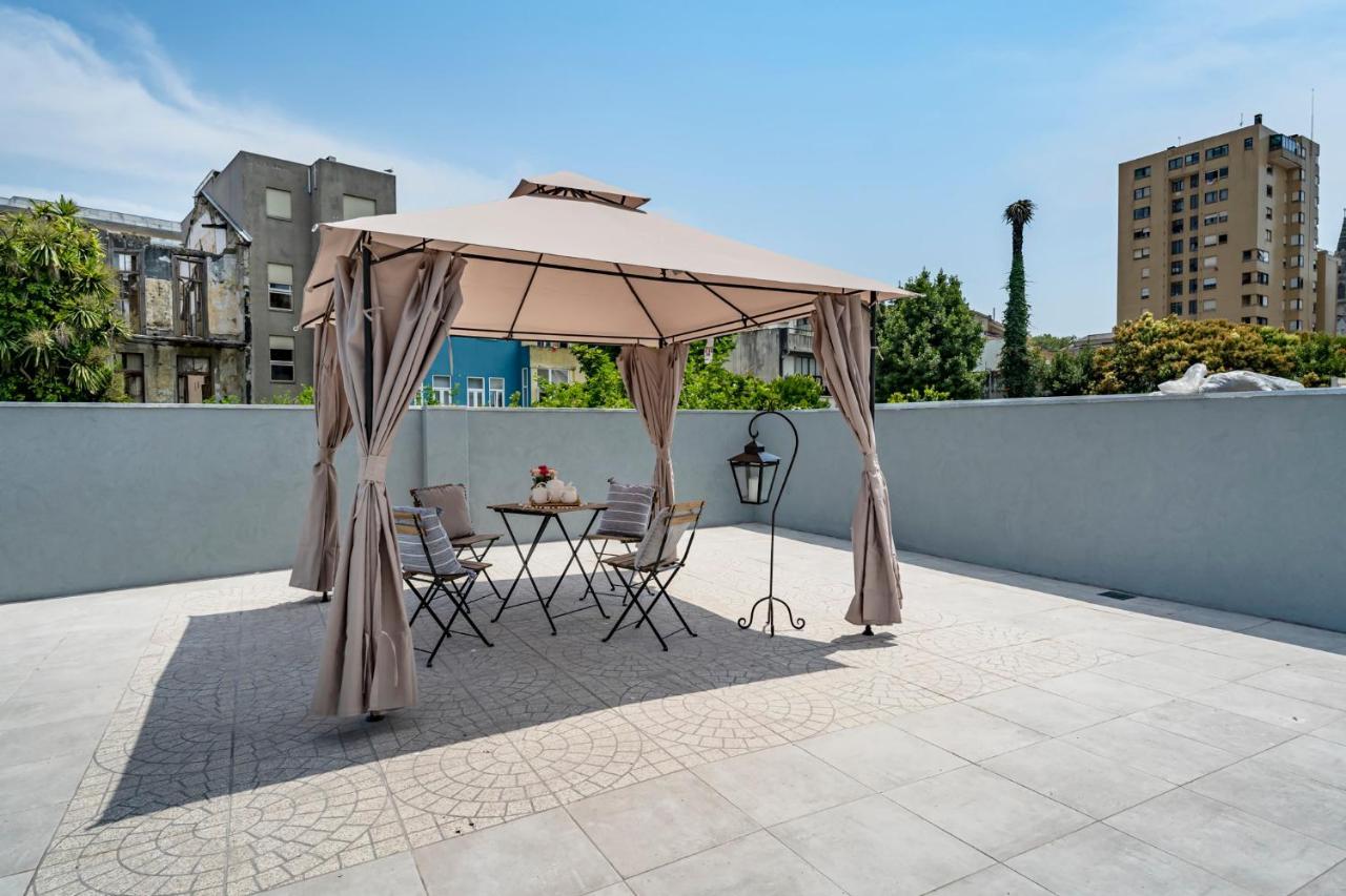 Terrace Pensión